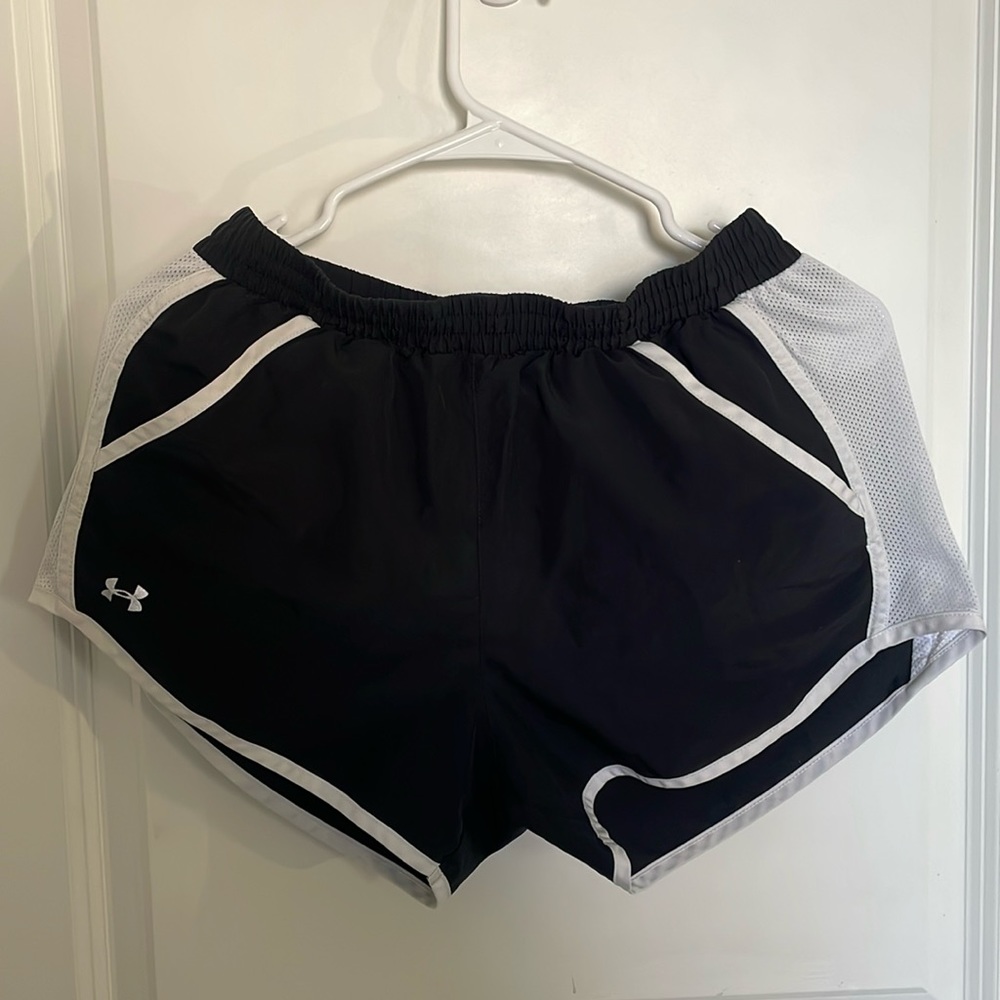 Black under armor shorts with pockets size small